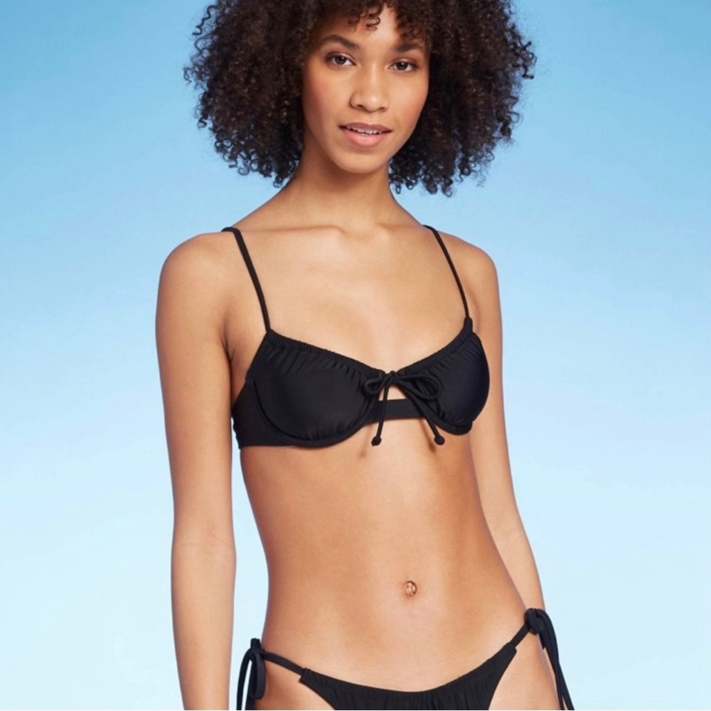 NWT Juniors' Shirred‎ Underwire Bikini Top
- Xhilaration Black XS